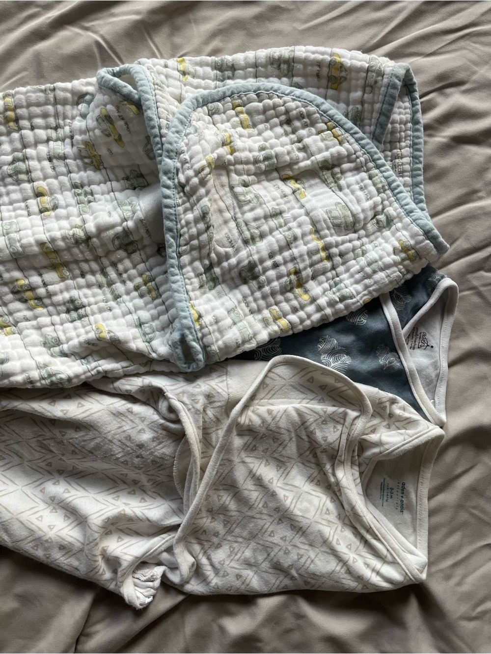 3 baby swaddles bundle - lightly used